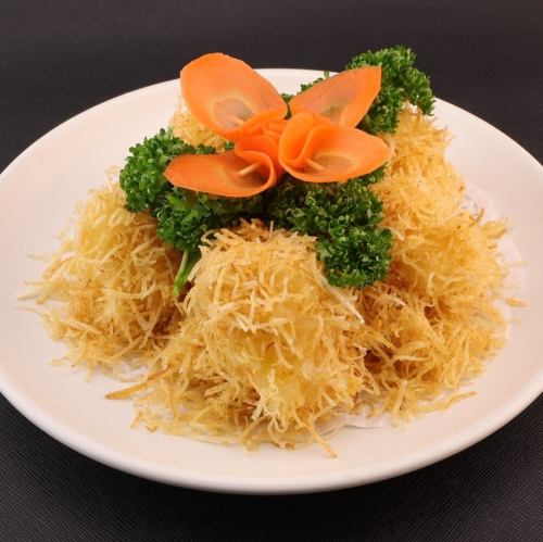 当店オリジナル！サクサク食感が癖になる自慢「金龍球」