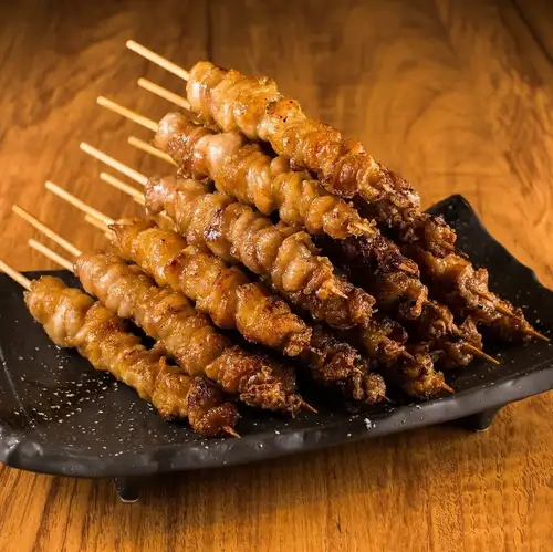 博多名物！絶品ぐるぐる鶏皮串◎焼鳥,とり酒場つくね,餃子など2時間飲み放題付コース2500円～