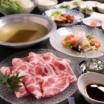 【2.5H 음료 무제한 포함】신선한 생선회, 소하라미구이 등 상륙빛의 돼지샤브코스 7150엔(부가세 포함)