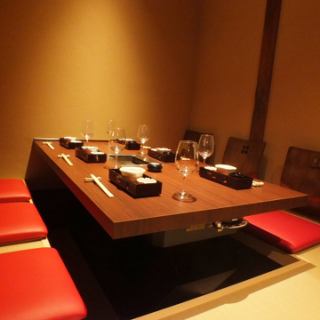 It is a private room where you can relax with a digging table.