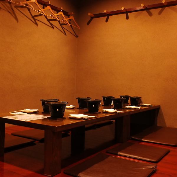 [First floor] Digging private room for up to 8 people.You can have a relaxing banquet without worrying about the surroundings.