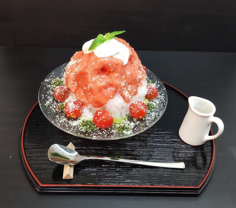 [Natural ice shaved ice] Special shaved ice made with natural ice.