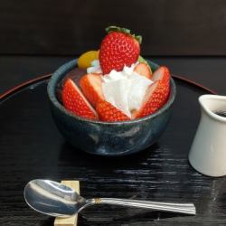 Strawberry Anmitsu (limited time only)