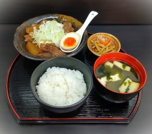 【ランチ】11：30～14：00頃牛すじ煮込み定食