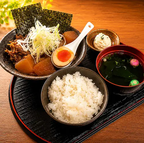 【ランチ】11:30~14:00頃牛すじ煮込み定食