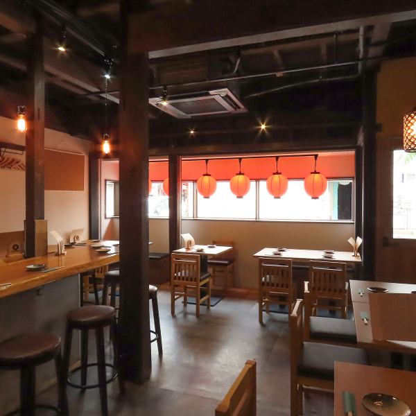 【各種宴会にも最適！】お好きな焼鳥とドリンクと共にゆっくりと過ごすことも、ご家族とのお食事・ご友人との集まりや会社での飲み会などの、各種宴会で楽しく盛り上がるのも良し◎カウンター席とテーブル席両方ございますので、様々なシーンでお使いいただけます！ぜひご利用を♪