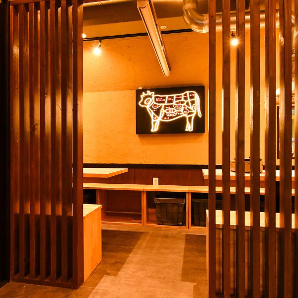 ≪団体でのご利用もOK！≫人目の気にならない半個室◆店内奥のテーブル席は広々とした半個室のような空間ですので、団体のお食事会や各種ご宴会、久々の集まりなど、大切な方と過ごす際にもおすすめです。焼肉酒場叶HANAREで大切な方との心地良いひと時をゆったりとお過ごしください♪
