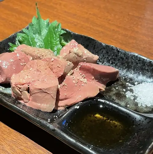 低温調理で仕上げた極みトロレバー。しっとり食感と濃厚な旨み◎臭みを抑え素材の甘み