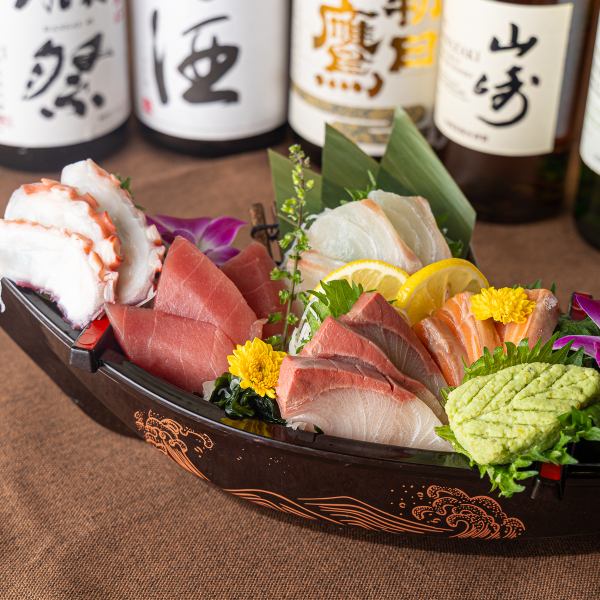 《鮮度抜群の海鮮の数々》見た目も華やかなお刺身盛り合わせ