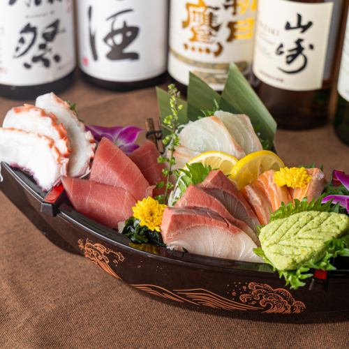 《鮮度抜群の海鮮の数々》見た目も華やかなお刺身盛り合わせ