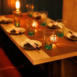 【餐厅可整间包租！座位可容纳60人，站位可容纳80人】宽敞的餐厅，让您享受特别的时光！宽敞的开放式座位，时尚美观。无论是宴会、女生聚会、团体约会、成就派对、重逢、庆功宴等等，都欢迎您来此享用！