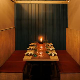 我们为您提供轻松惬意的氛围，适合举办各种宴会。营业时间从午餐到深夜，欢迎随时预约。我们也承办私人派对。仅限团体！我们还为组织者提供免费优惠券，请尽早预约。<新宿居酒屋宴会私人派对团体预约>