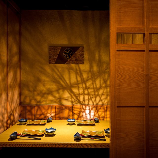 我们提供可容纳两人或两人以上的私人包间!是招待客人或约会的理想之选。