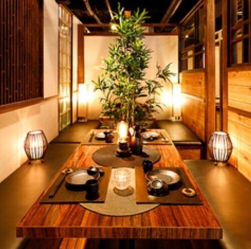 我们提供多间现代日式风格温馨私人包间,是约会和闺蜜聚会的理想之选。