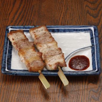富士湧水豚バラ串(塩or辛味噌)