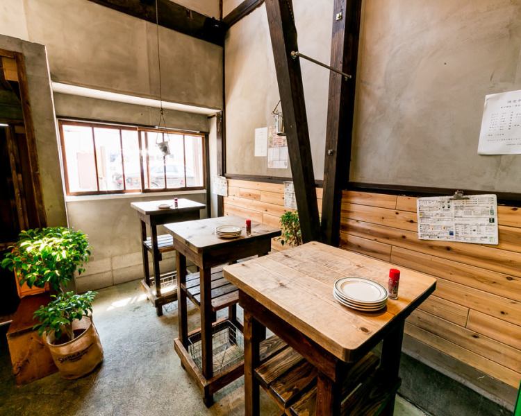 We also have standing drinking seats that are perfect for crispy drinks.We also have a variety of special dishes that go well with sake, so feel free to drop by on your way home from work ♪ Of course, even one person is welcome!