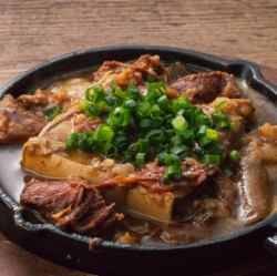 철판 쇠고기 줄무늬 끓인 두부