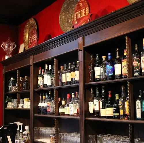 アイリッシュパブならではのお酒の豊富さが自慢