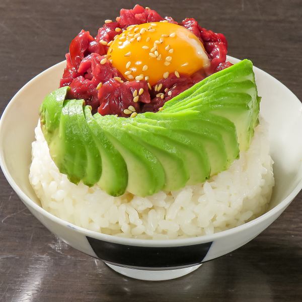 ◆◇Very popular with regulars! Three kinds of fresh, high-quality yukhoe rice bowl \1,680~ (tax included)◇◆