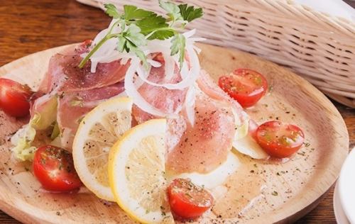 Rich Caesar salad ・ Prosciutto salad ・ Japanese-style seafood salad