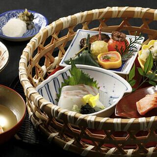 【花籠御膳】4400円(税込)