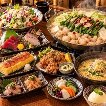 《Banquet Course》Includes 2 kinds of fresh fish platter, aromatic fried chicken, and motsunabe (offal hot pot) ◆9 dishes in total◆4000 yen [2-hour all-you-can-drink included]