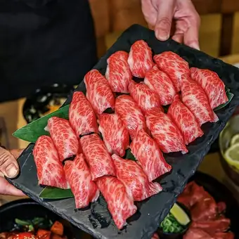 ★【和牛盛宴套餐】无限量供应和牛小排、和牛肋排和肉糜！包含147道菜品的套餐，主打黑毛和牛和牛舌。