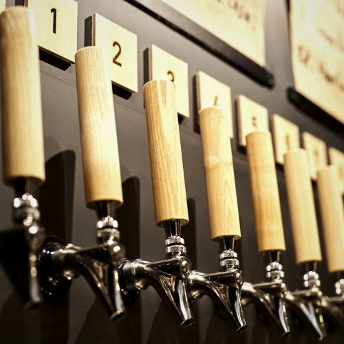 12 types of draft beer and 100 types of bottled craft beer