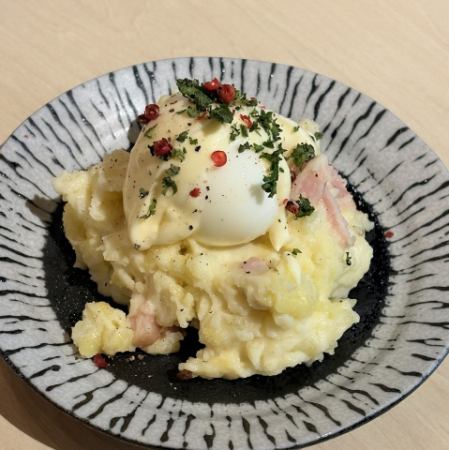 成人馬鈴薯沙拉佐烏夫蛋黃醬