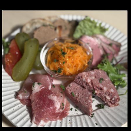 彩りお肉のシャルキュトリー五種盛り合わせ