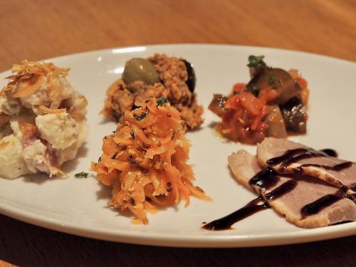 常に旬の食材を使用！週替わりメニューも続々登場！！