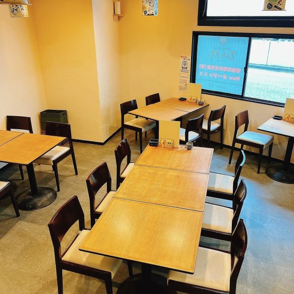 テーブルは4名様×2、6名様×1、2名様×1のお席をご用意！最大20名様までのご案内が可能です！お座敷テーブル全て使って頂ける貸切も36名様からお受けしております！