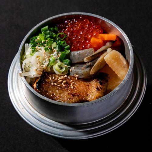 【和食の定番】鮭といくらのはらこ土鍋飯