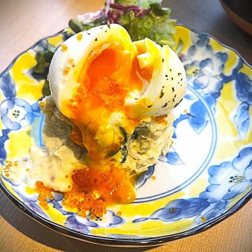とびっこと半熟卵のポテサラ