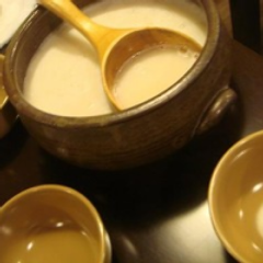 We have a wide variety of Korean alcohol such as makgeolli! Pair it with Korean food♪