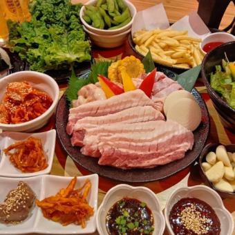 和牛ホルモンとサムギョプサルコース[お料理全13品]2時間飲み放題付きコース4500→4000円(税込)
