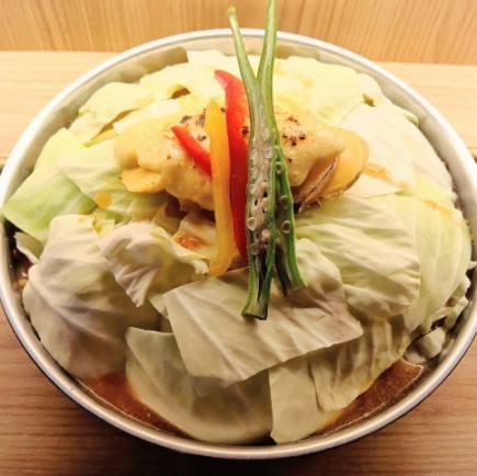 包含高级内脏锅（牛杂火锅）在内的9道菜品，可选择“奶酪咖喱”或“番茄”，以及2小时无限畅饮