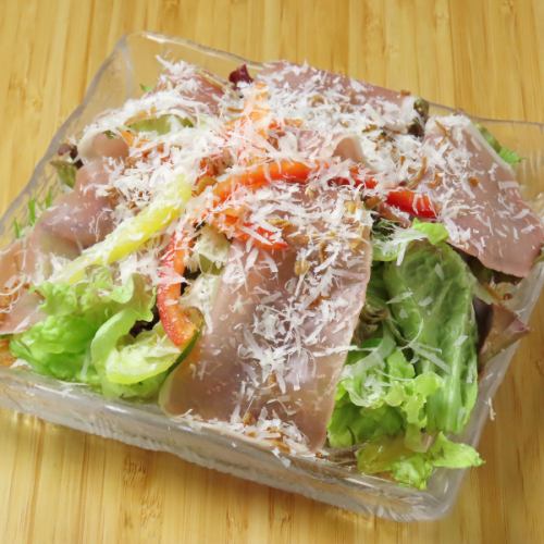 生ハムのシーザーサラダ パルミジャーノがけ