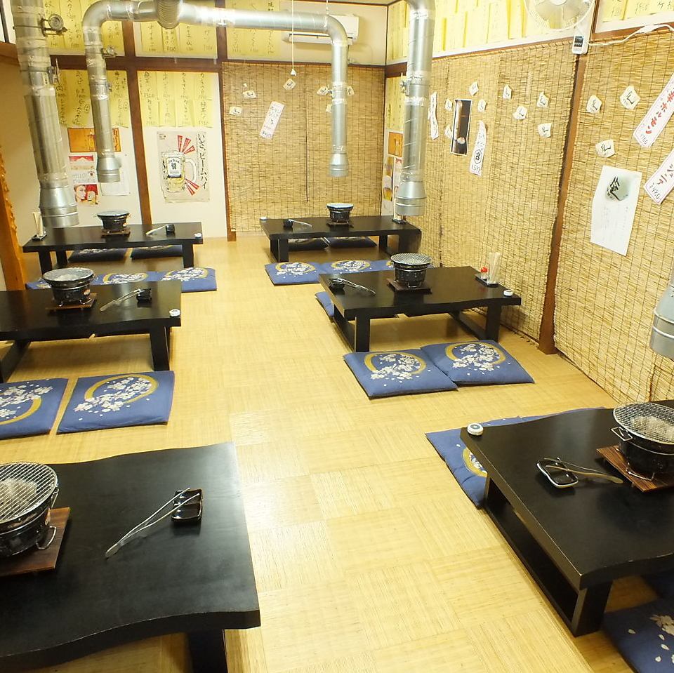 如果包下整个榻榻米房间,最多可容纳 24 人。您也可以包下整个餐厅!