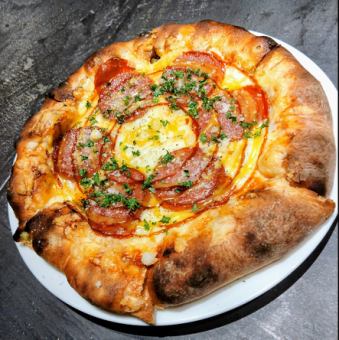 4種のチーズと雲仙ハムのグリーデイピザ　欲張りピザ