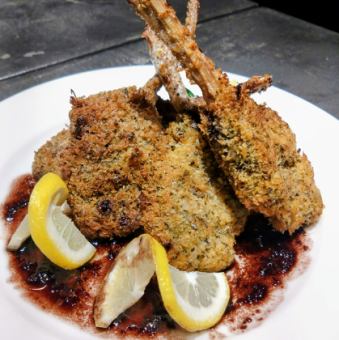 Adult Christmas dinner available from December 23rd to 25th! 8 dishes including seafood and tender veal baked with herbs and breadcrumbs