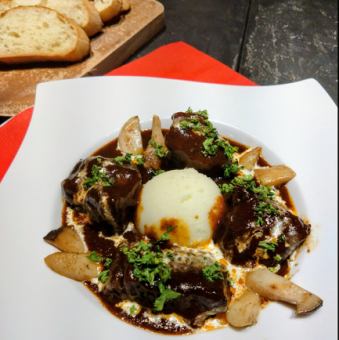 季節限定 牛ほほ肉の赤ワイン煮込み