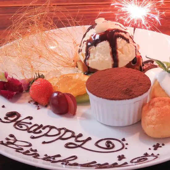 お誕生日や記念日などのお祝いにぴったり♪プレートは¥2200にて!