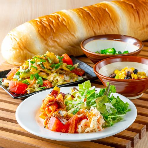 昼も夜も楽しめるブッフェ