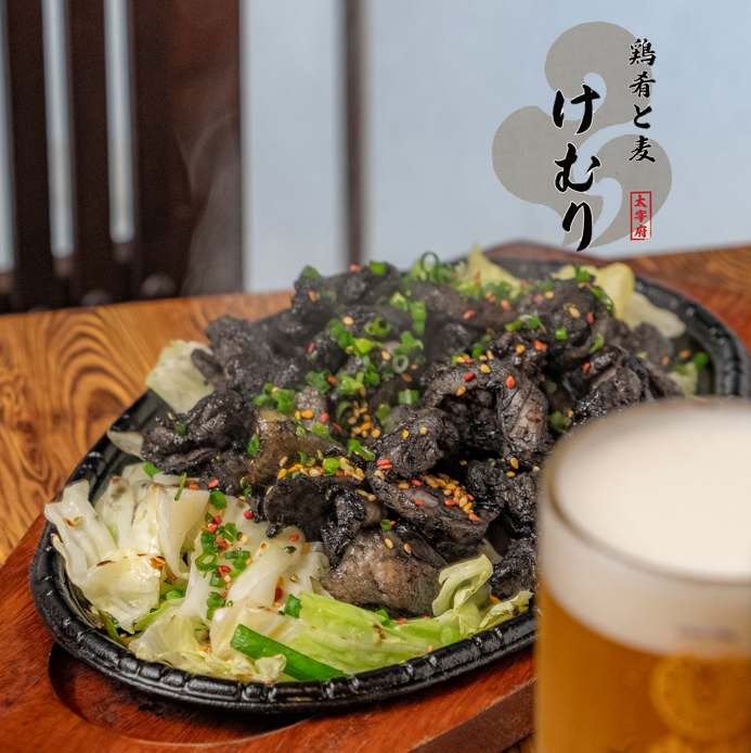 厳選された新鮮な赤鶏創作料理や、もも炭焼き、クラフトビールなど豊富に楽しめるお店