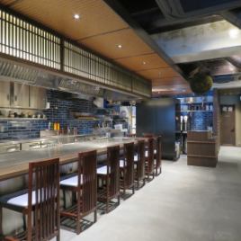 The inside of the store is inspired by a sake brewery.The private room seats for digging are from 2 to 25 people.