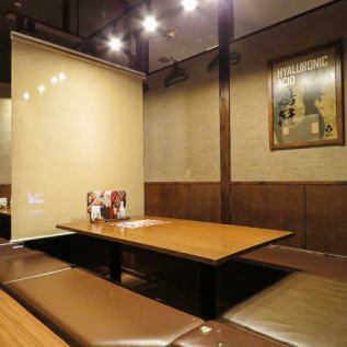 【掘りごたつ席8名席】接待やお顔合わせ、送別会や女子会、懇親会など各種ご宴会にうってつけのお席です！掘りごたつタイプのお席は、幅広いお客様に人気のお席です。足をのばしてゆっくりと語らいながらお過ごし下さい♪