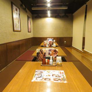 【掘りごたつ席16名席】接待やお顔合わせ、送別会や女子会、懇親会など各種ご宴会にうってつけのお席です！掘りごたつタイプのお席は、幅広いお客様に人気のお席です。足をのばしてゆっくりと語らいながらお過ごし下さい♪