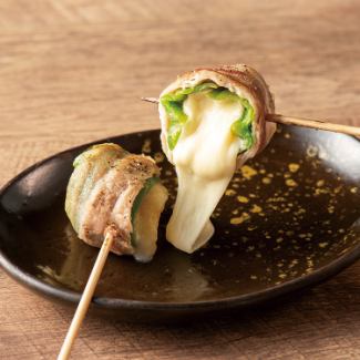 Meat-wrapped bell pepper and cheese