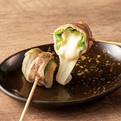 Meat-wrapped bell pepper and cheese